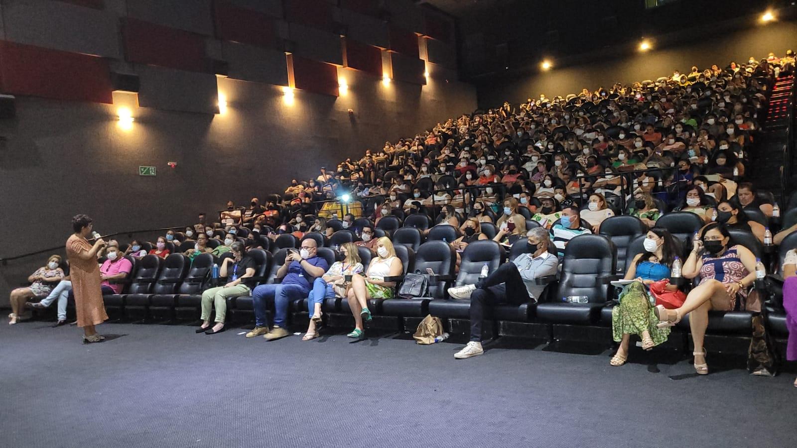 Educação de Itaquá inicia ano letivo com formação para os profissionais da rede